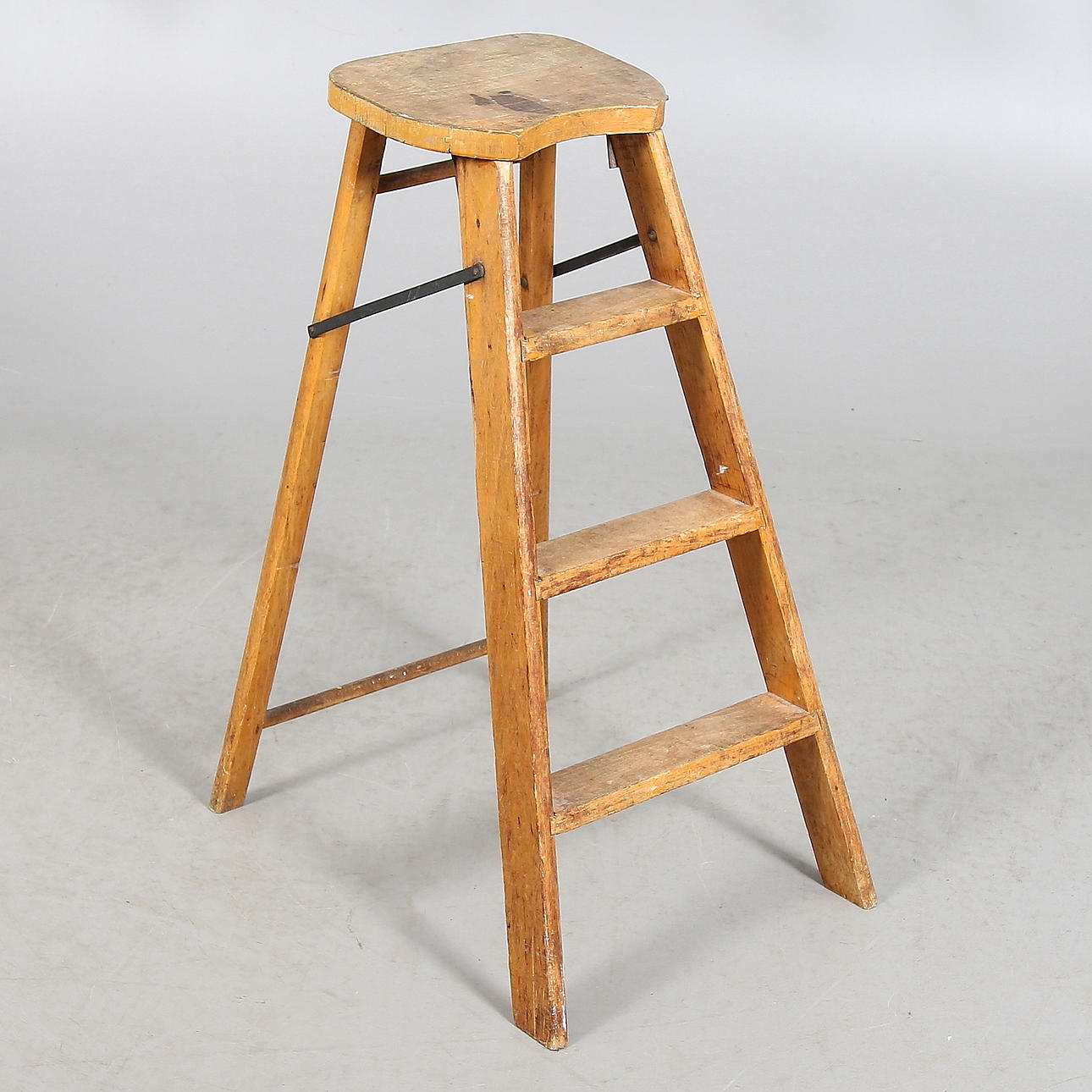 TRAPPSTEGE, trä, 1900-tal.