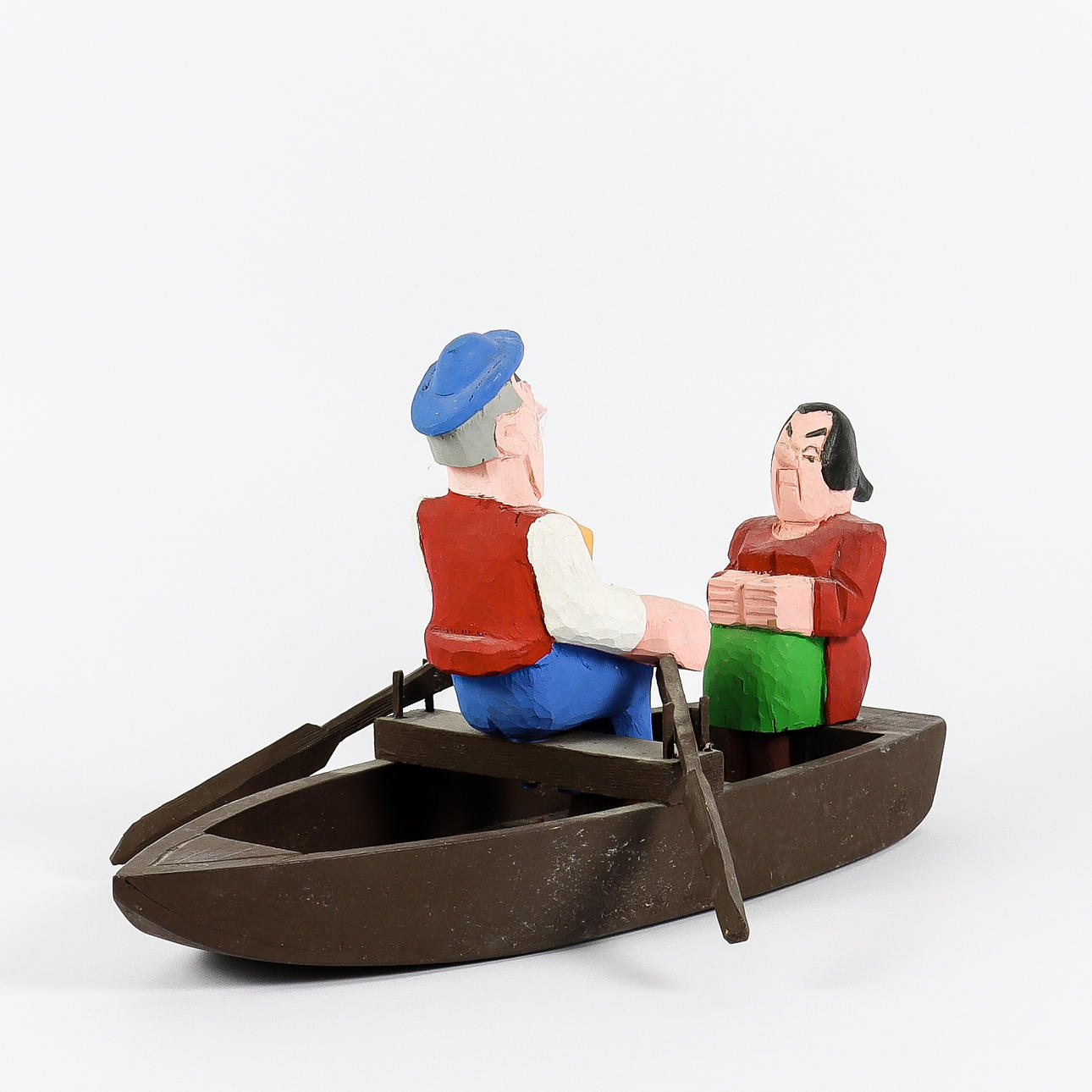 ÅKE AXELSSON. Träskulptur, "August och Lotta".
