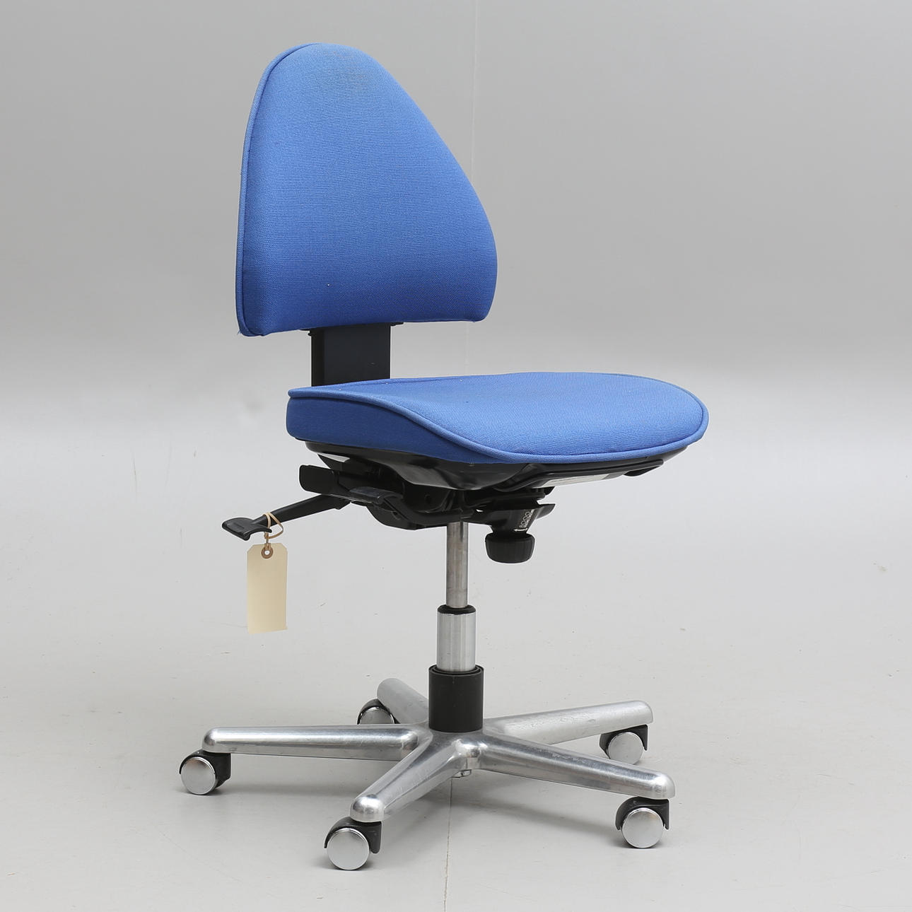 KONTORSSTOL på hjul, Kinnarps.