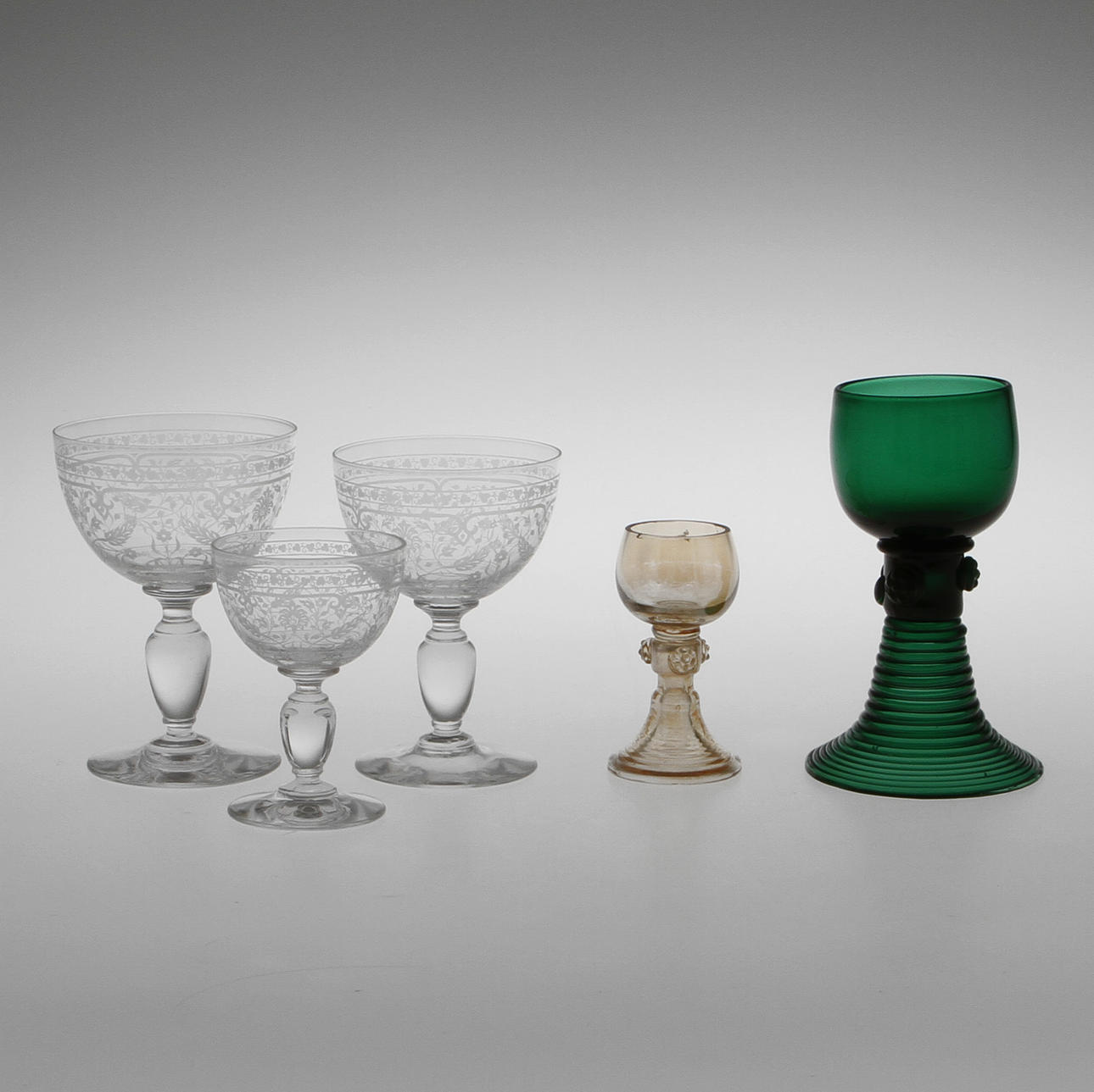 SERVISDELAR, glas, 3 sorter.
