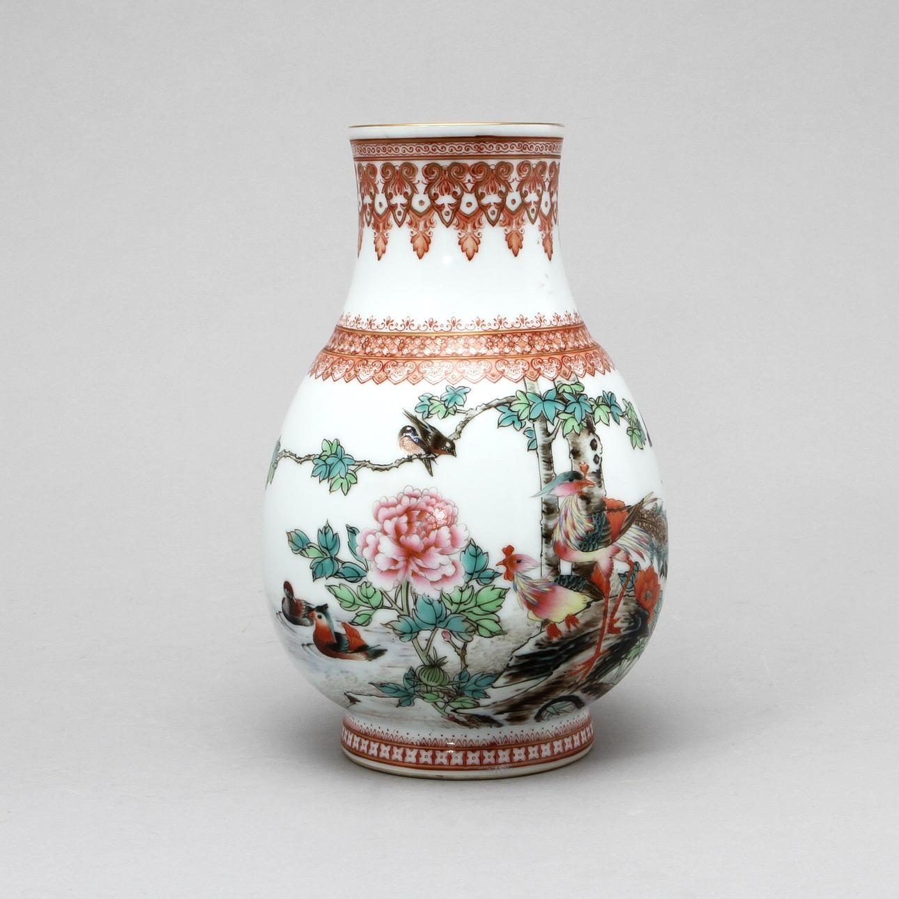 VAS, porslin, Kina, troligen Republik(1912-1949).