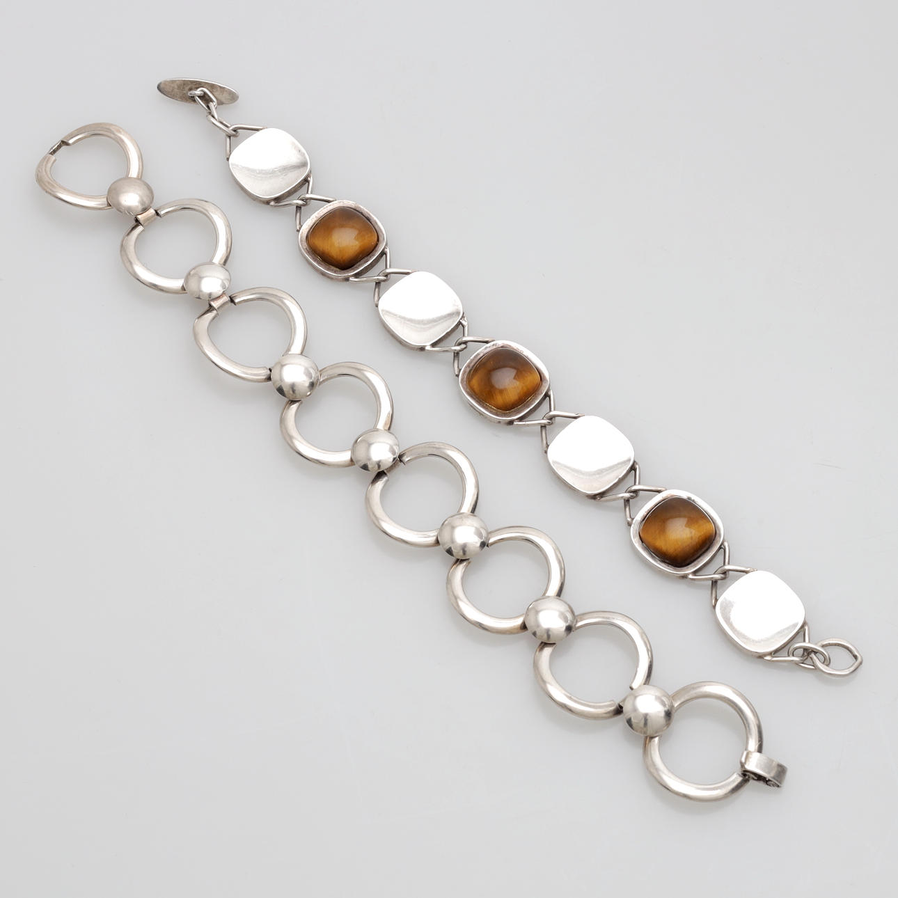 ARMBAND, 2 st, sterlingsilver, totalvikt 76 gram.