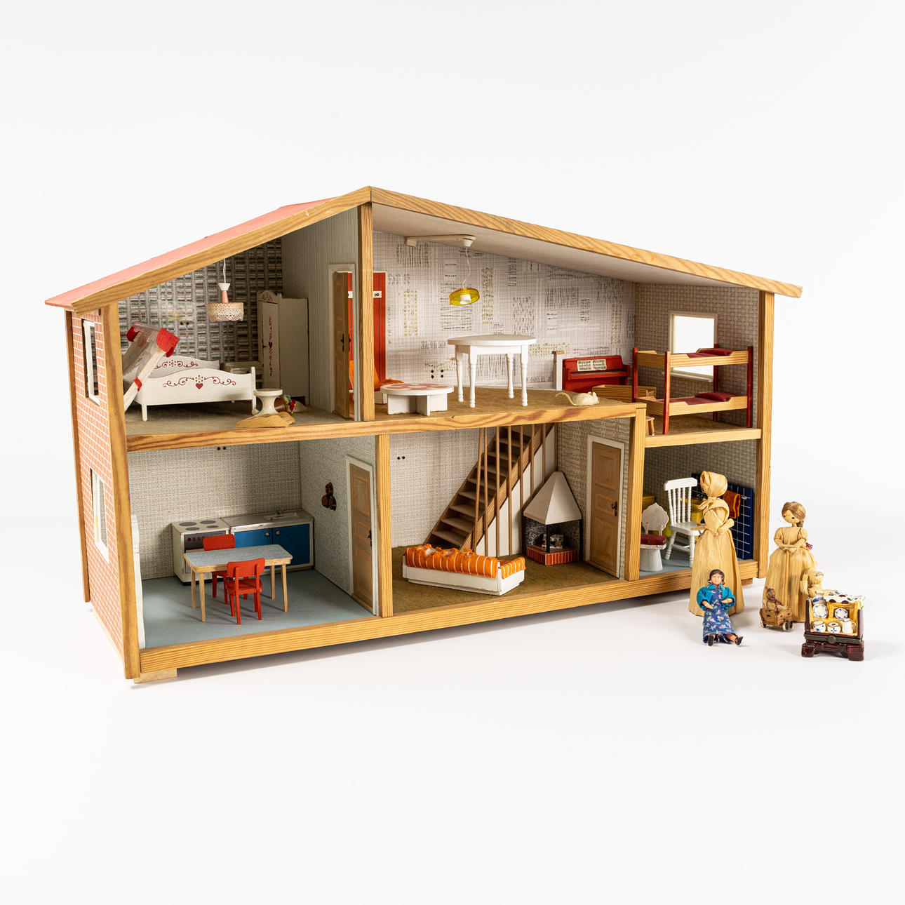 DOCKHUS MED MÖBLER. Lundby.
