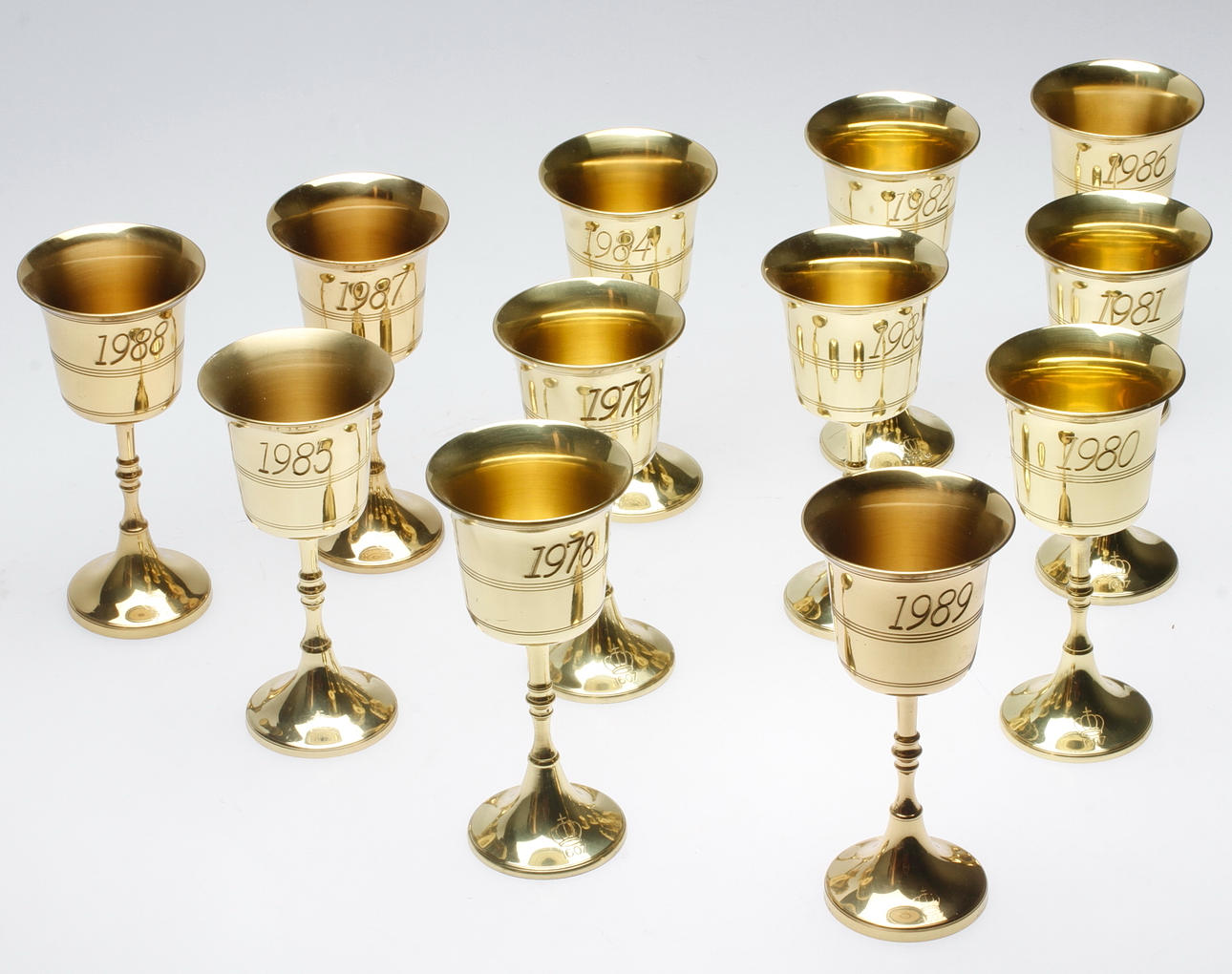 VINGLAS/ÅRSGLAS, 12 st, Skultuna, No 99, 1978-1989.