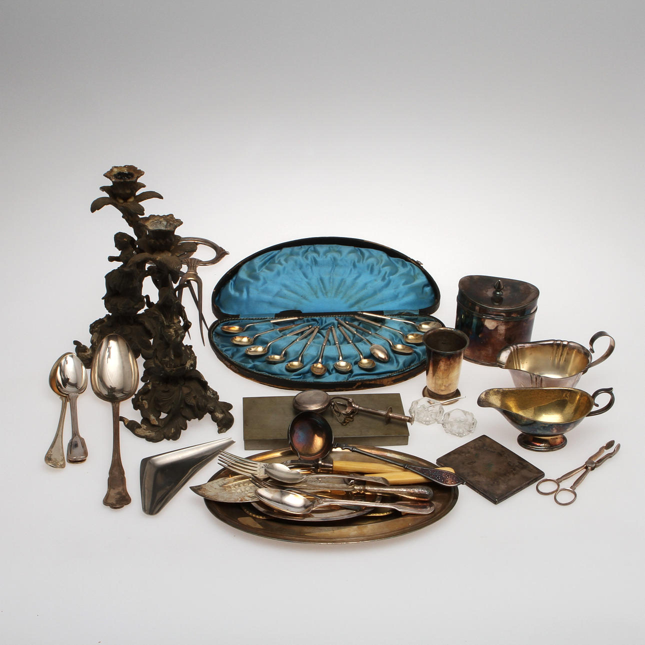 METALLFÖREMÅL, 40 delar.