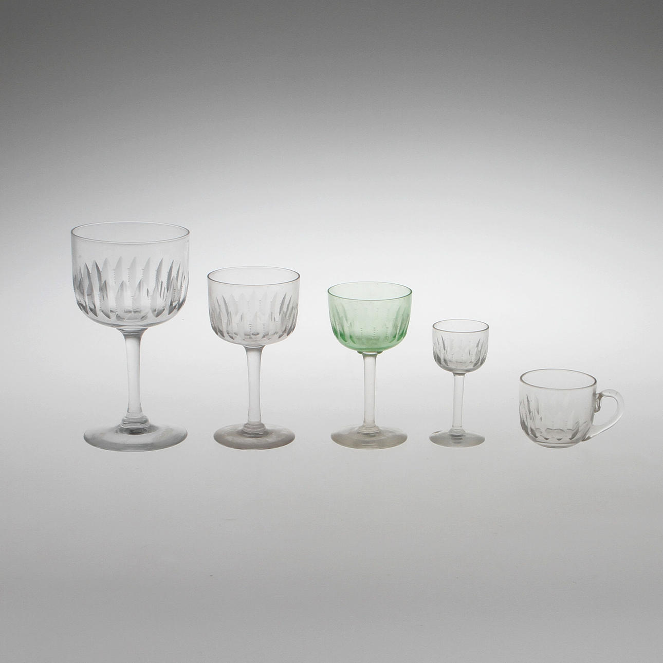 TABLEWARE, glass, 51 pieces.