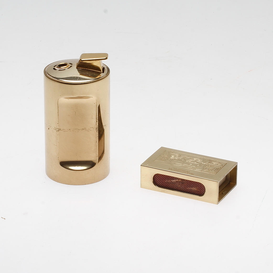 TÄNDARE och TÄNDSTICKSFODRAL, mässing, Skultuna.