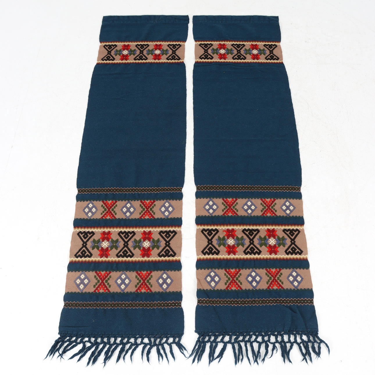 GARDINVÅDER, 2 st, ull, allmogestil, 1900-tal.