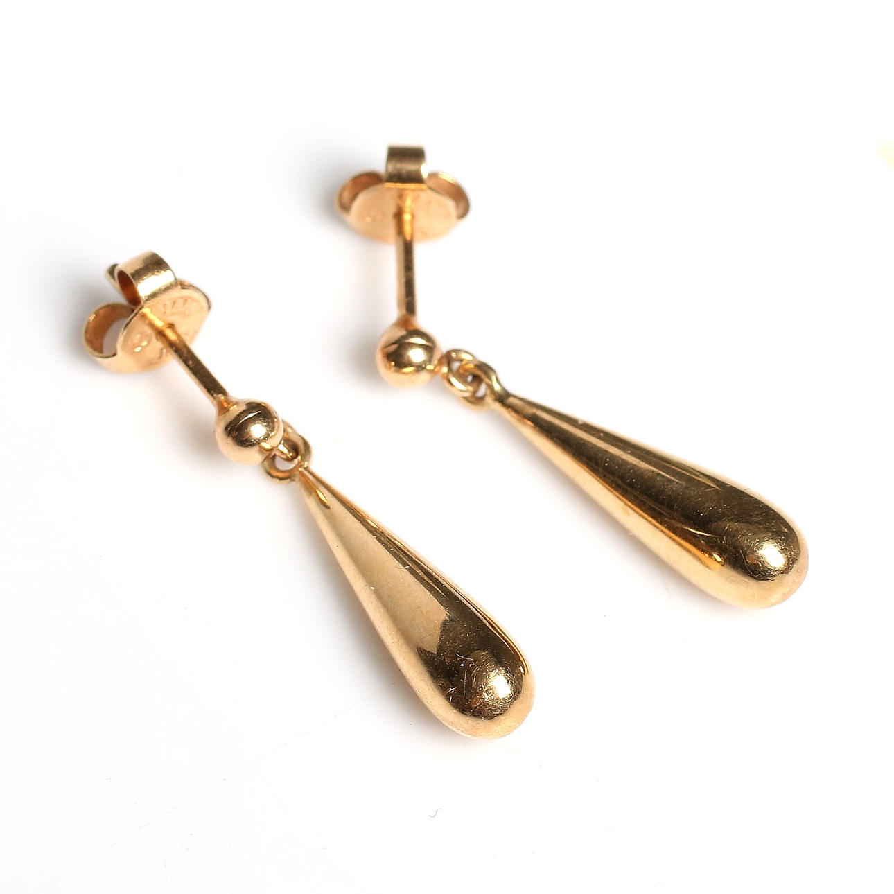 ÖRHÄNGEN, 18k guld, 1900-talets andra hälft. Bruttovikt 2 gram.