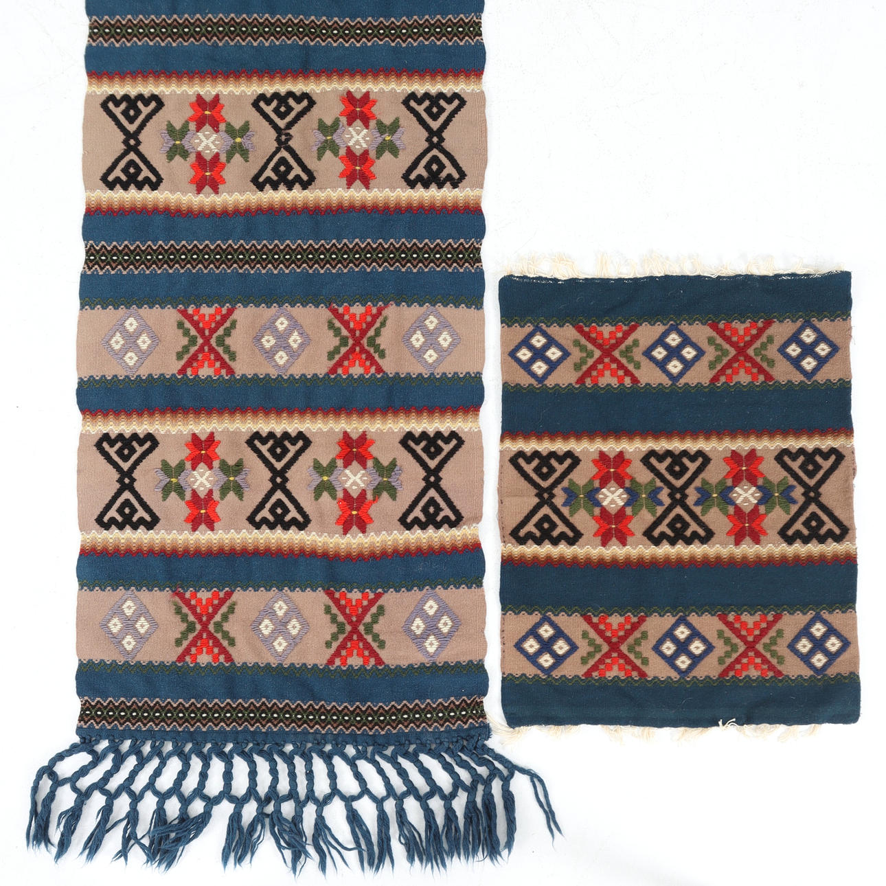 DUKAR, 2 st, ull, allmogestil, 1900-tal.