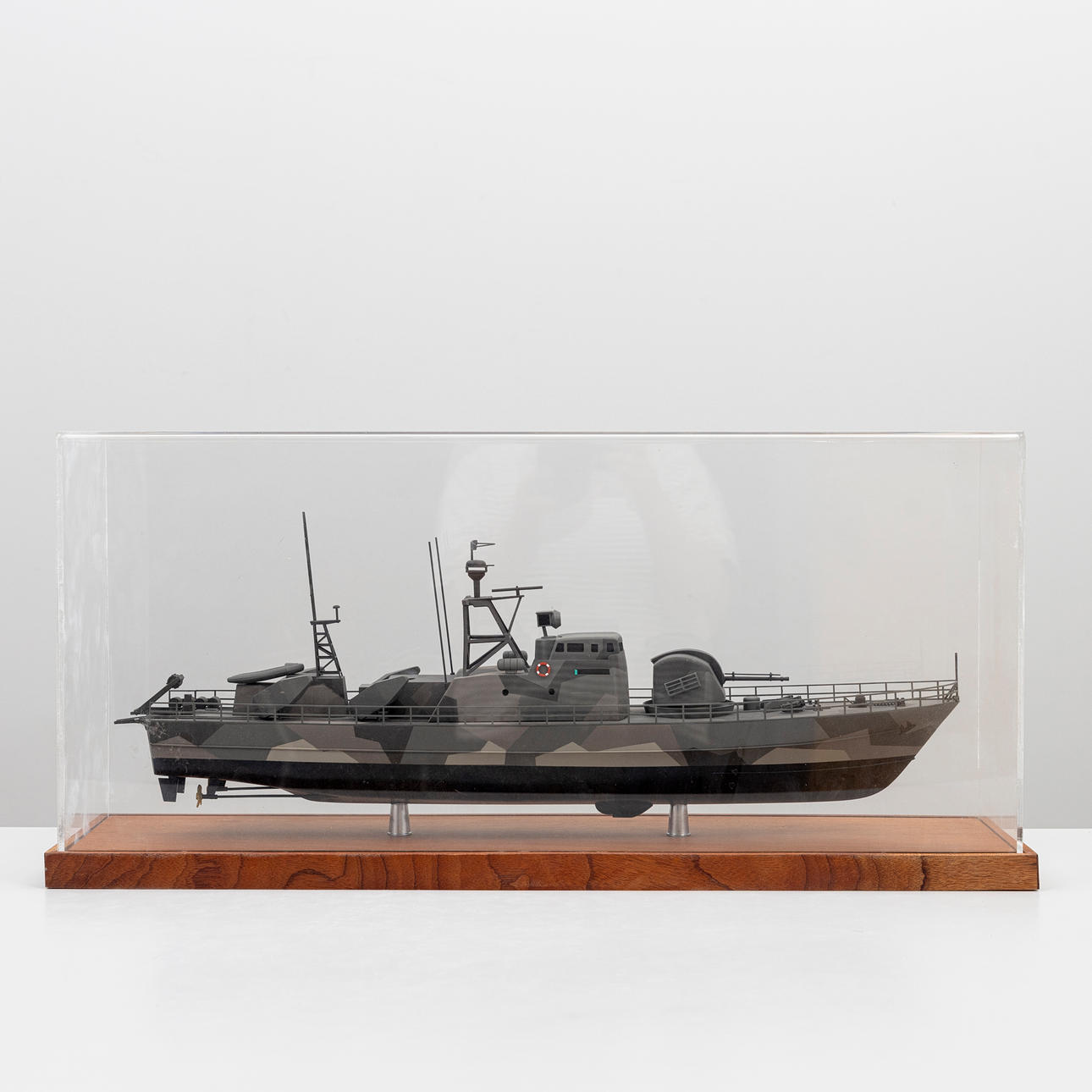 SHIP MODEL, Patrol boat type Hugin, with display case. Collectables ...