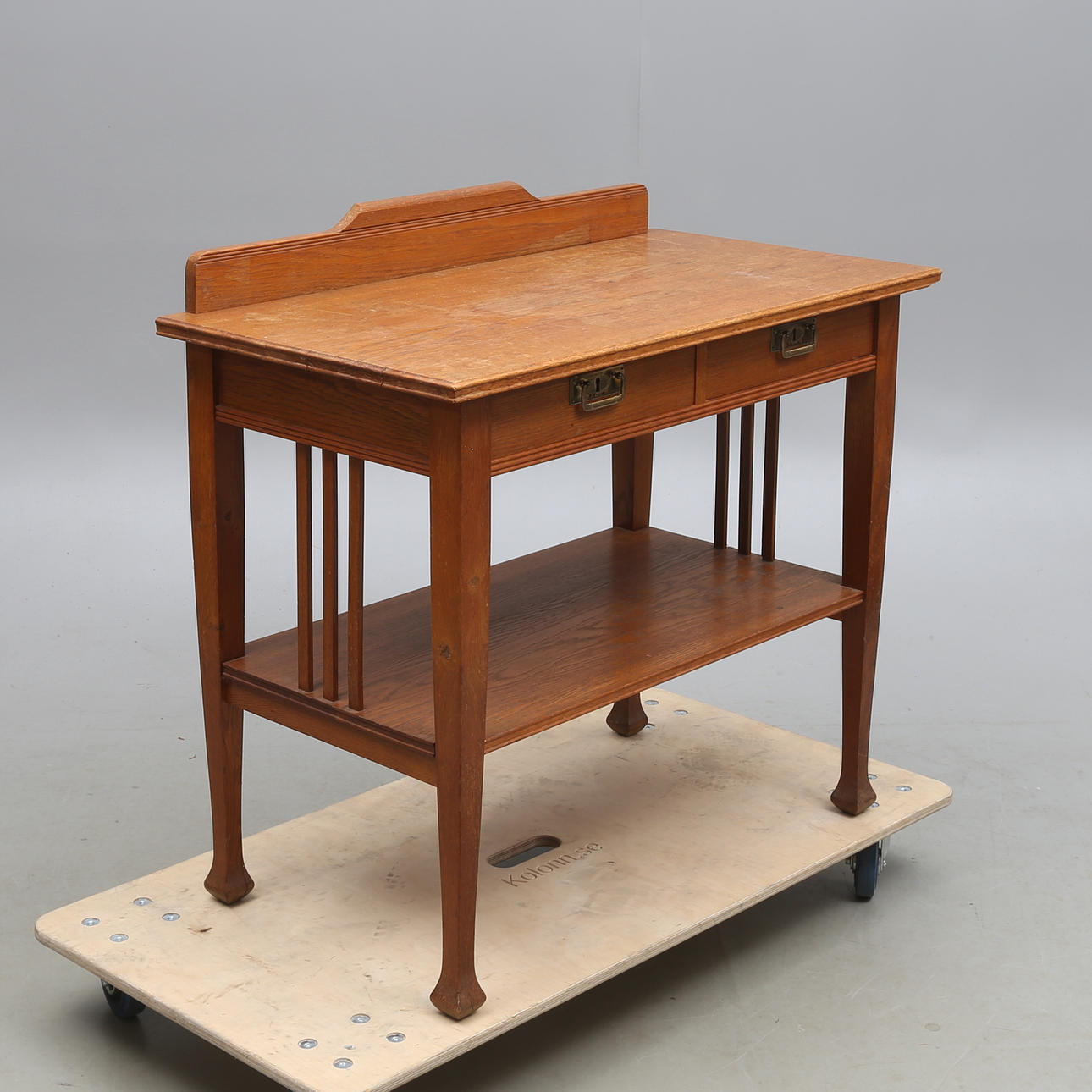 SIDEBOARD, jugend, 1900-talets början.