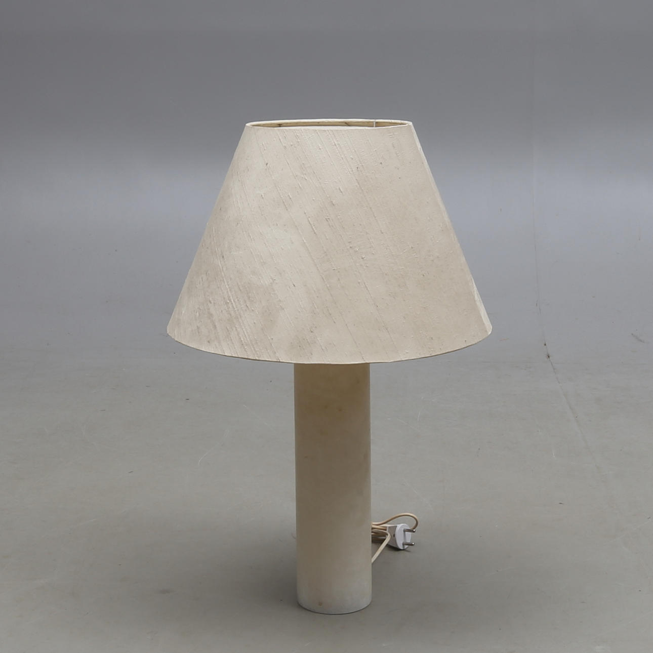 BORDSLAMPA, alabaster, Trivselbelysning ab, 1900-talets andra hälft.