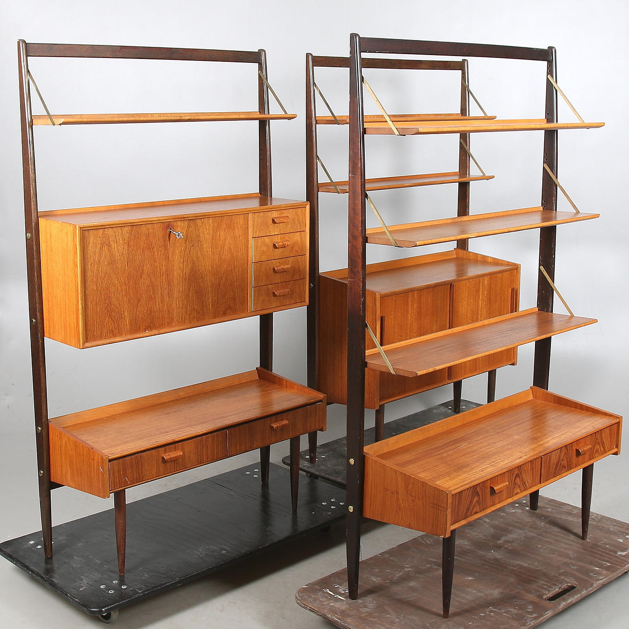 BOKHYLLA, tre sektioner, prototyp, teak, 1960-tal.