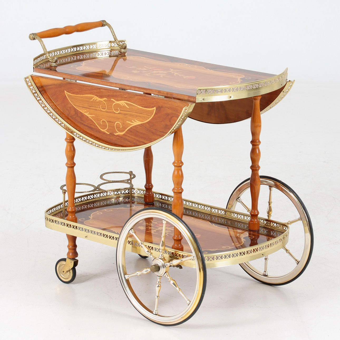 SERVERINGSVAGN, intarsia, 1900-talets andra hälft.
