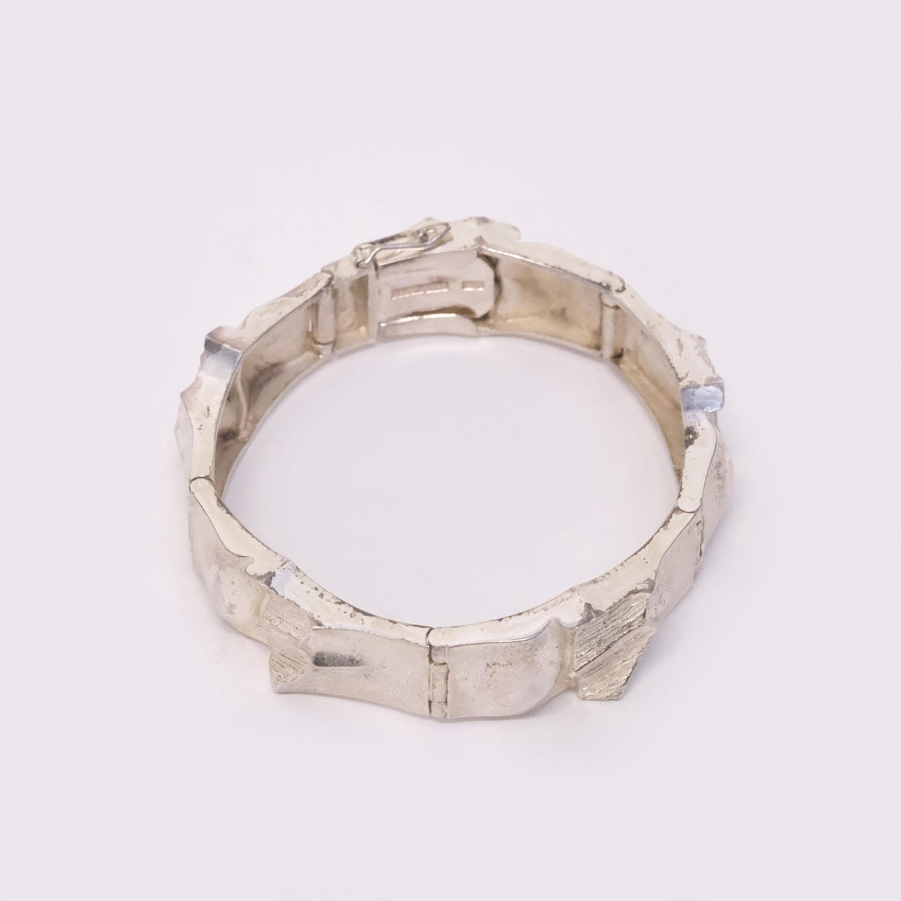 MATTI HYVERINEN. ARMBAND.