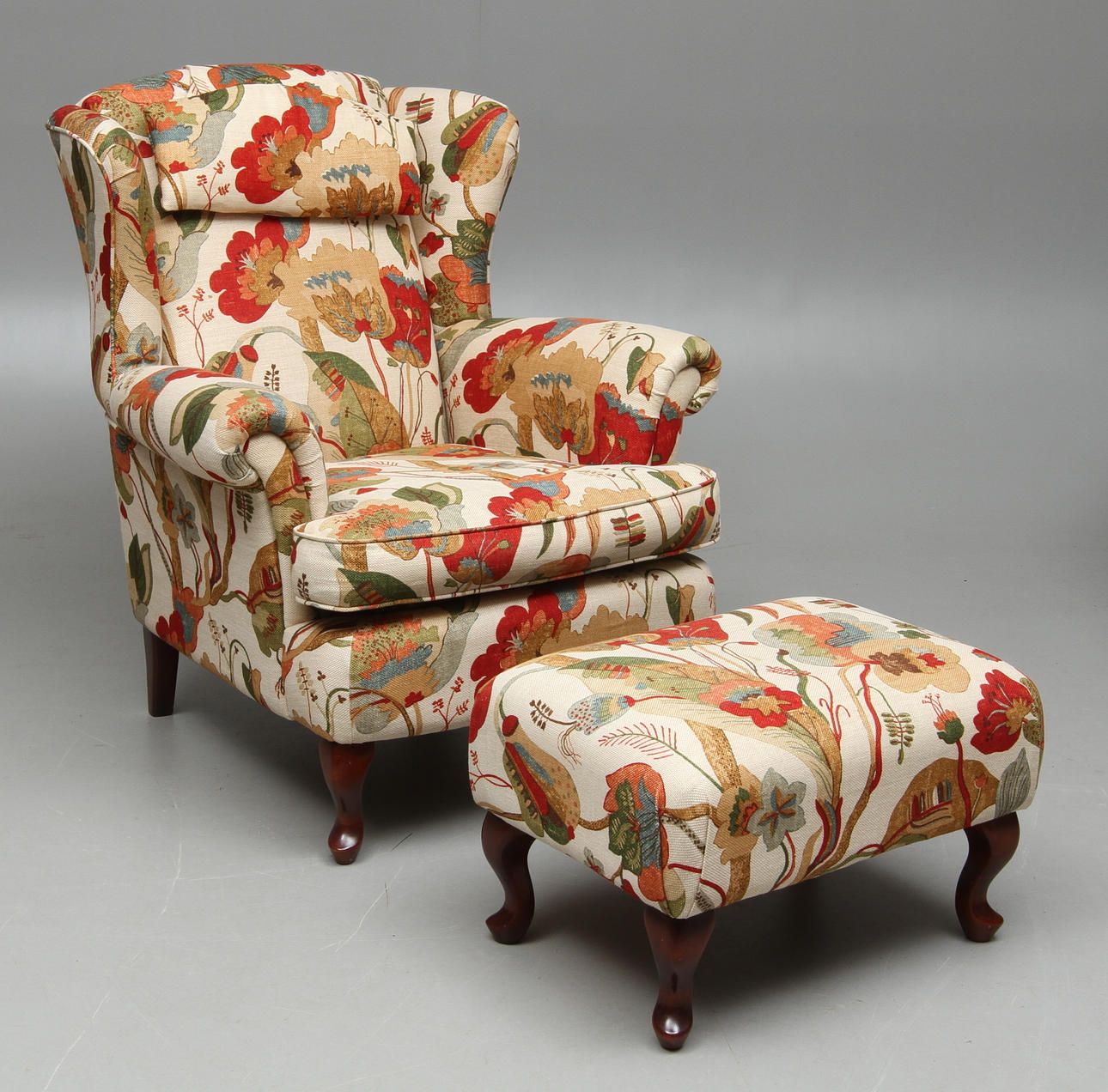 ÖRONLAPPSFÅTÖLJ, med FOTPALL, Bröderna Andersson, 2000-tal.