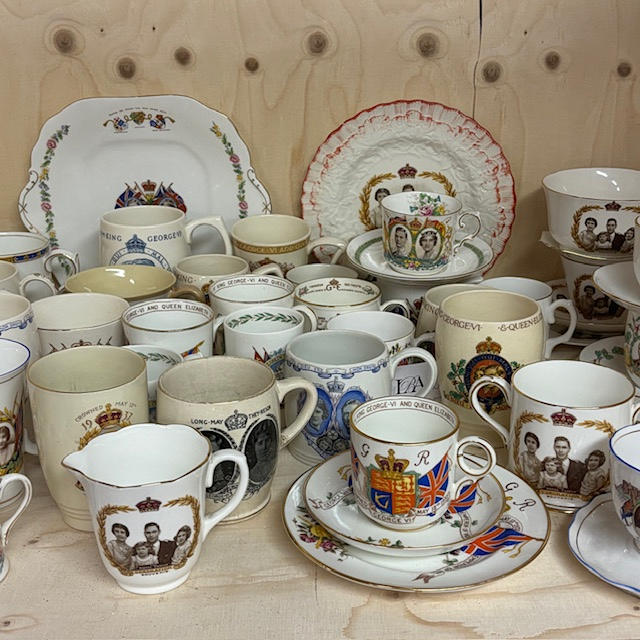 COLLECTION OF KING GEORGE VI AND QUEEN ELIZABETH. Ceramics & Porcelain ...