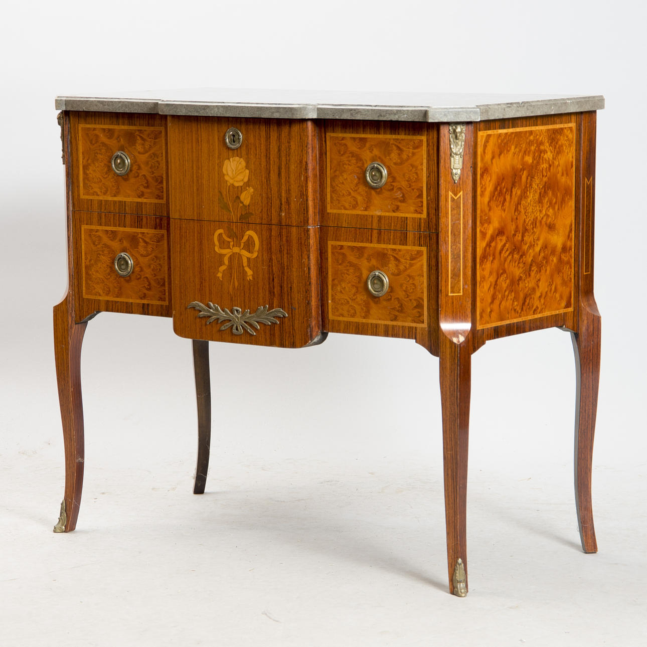 BYRÅ, 2-lådig, mahogny med stenskiva, intarsia och bronser, gustaviansk stil.