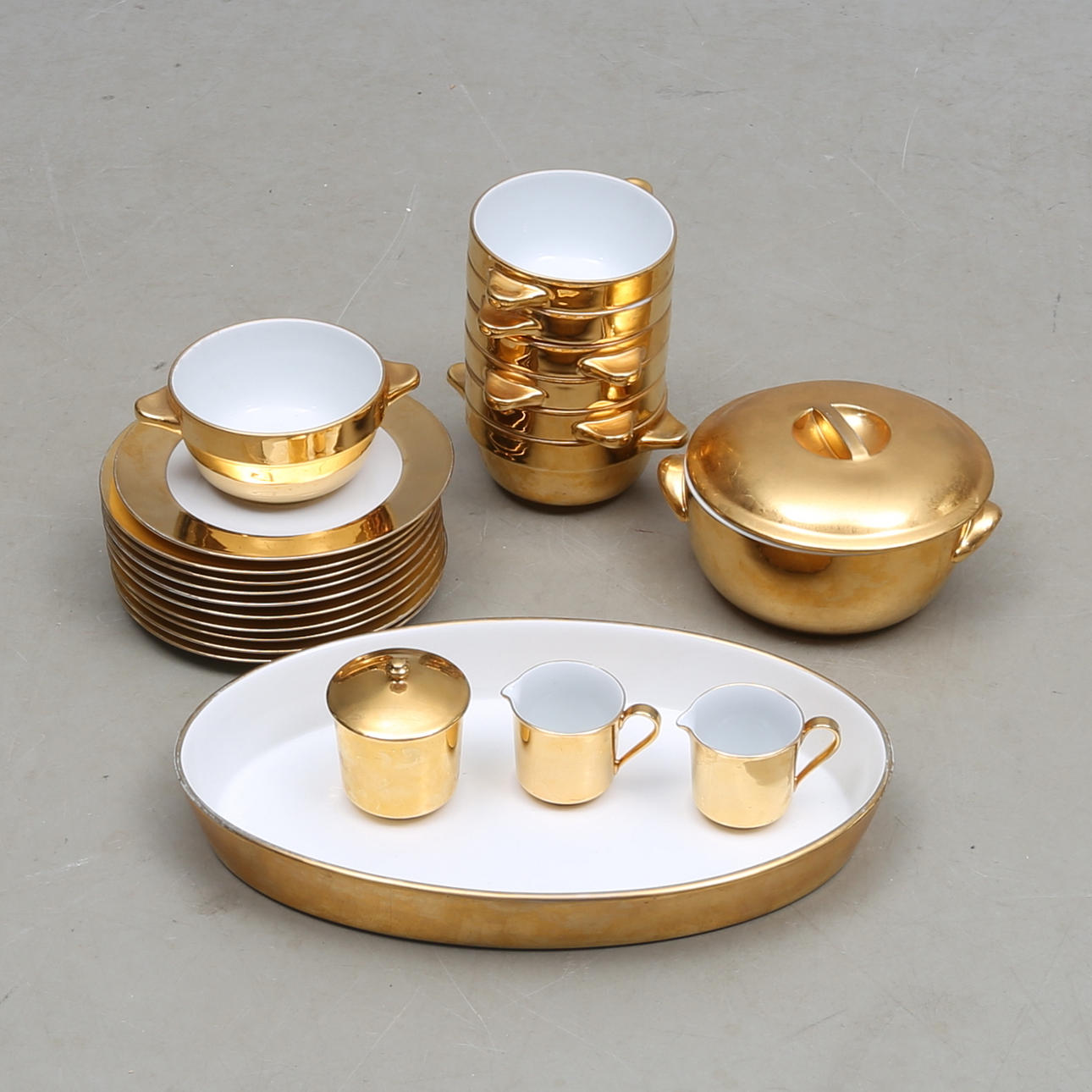 MATSERVISDELAR, 22 delar, porslin, Langenthal, samt Royal Worchester England.