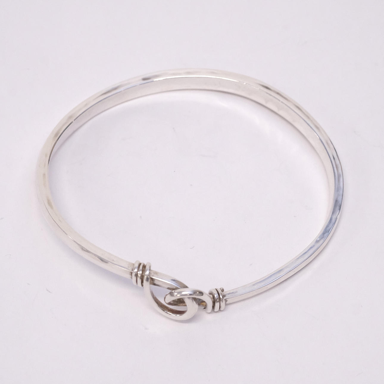 PER-ÅKE JOHANSSON. ARMRING, STERLINGSILVER.