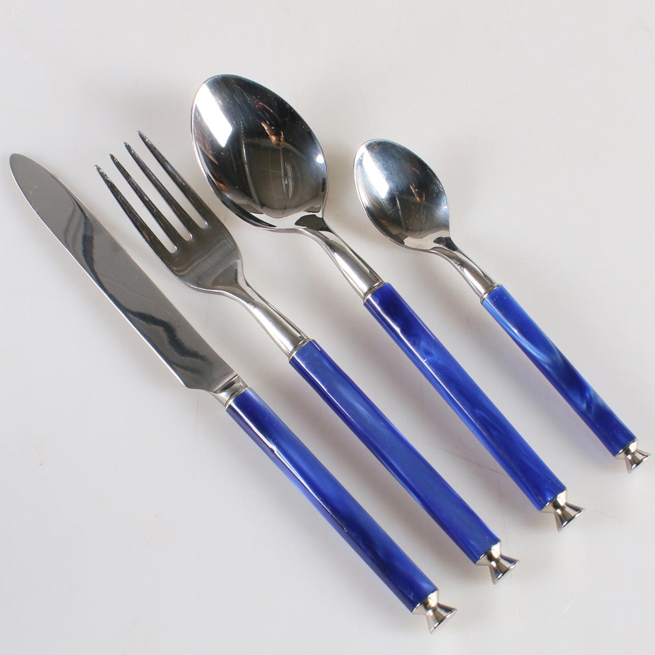 BESTICK, 24 st. "le posate del tuo tempo", samtida.