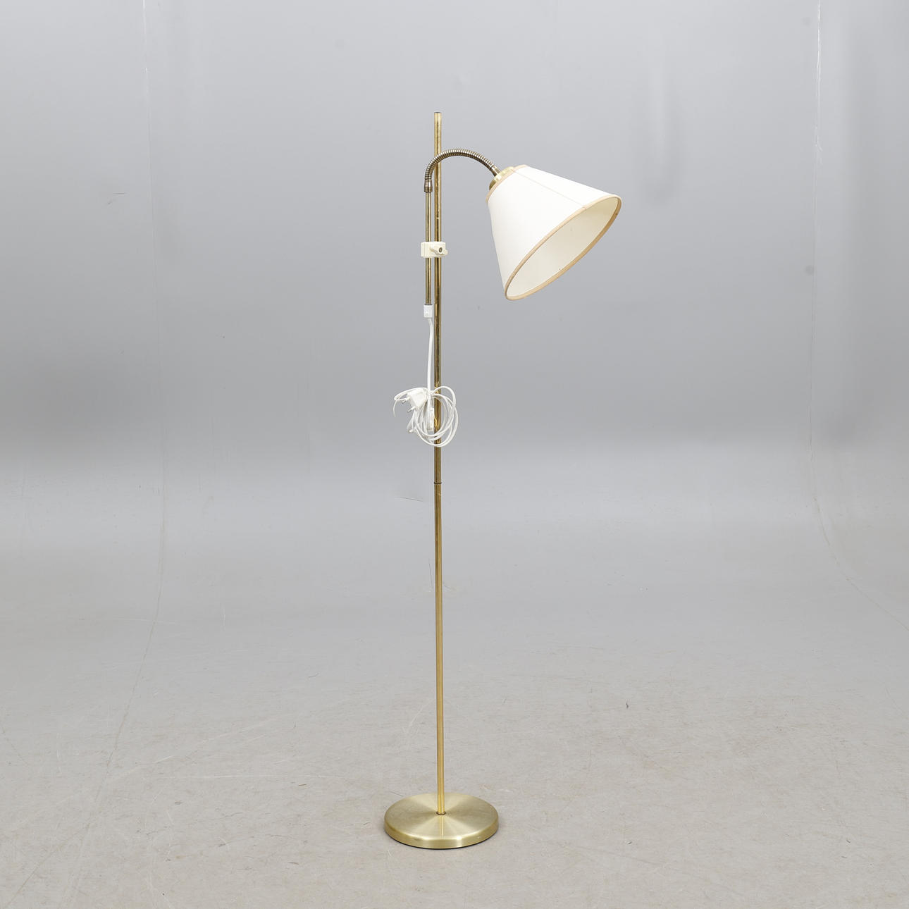 GOLVLAMPA, mässing.
