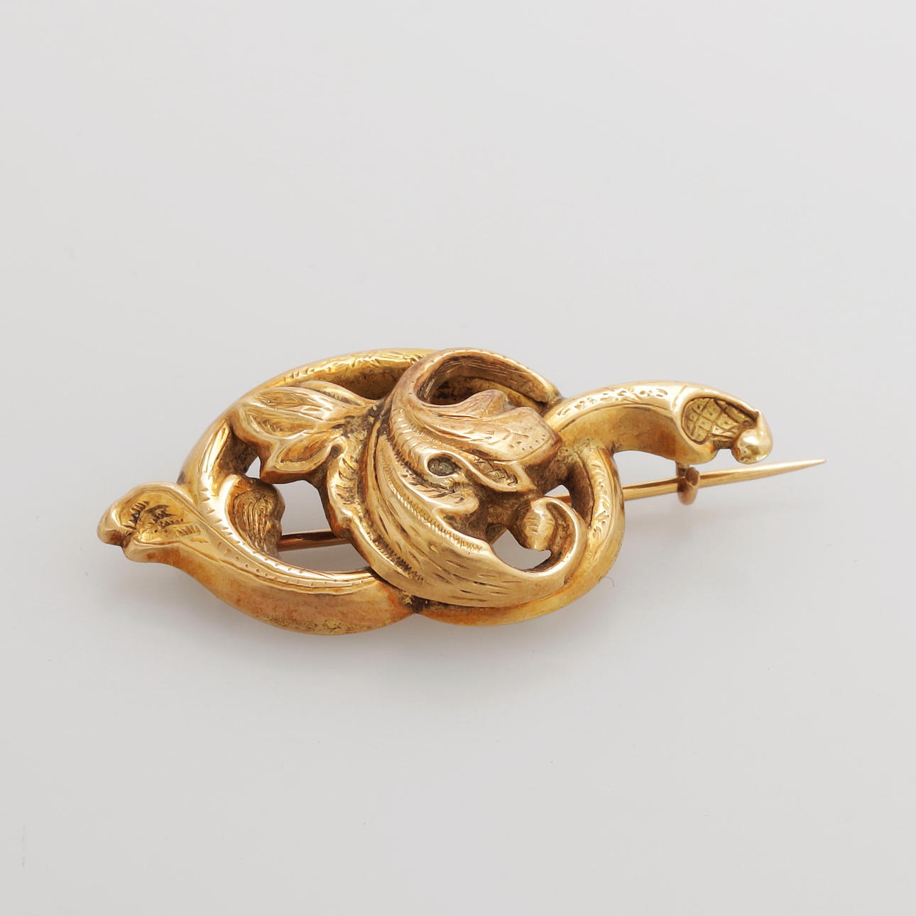 BROSCH, guld 18K, vikt 4,7 gram.