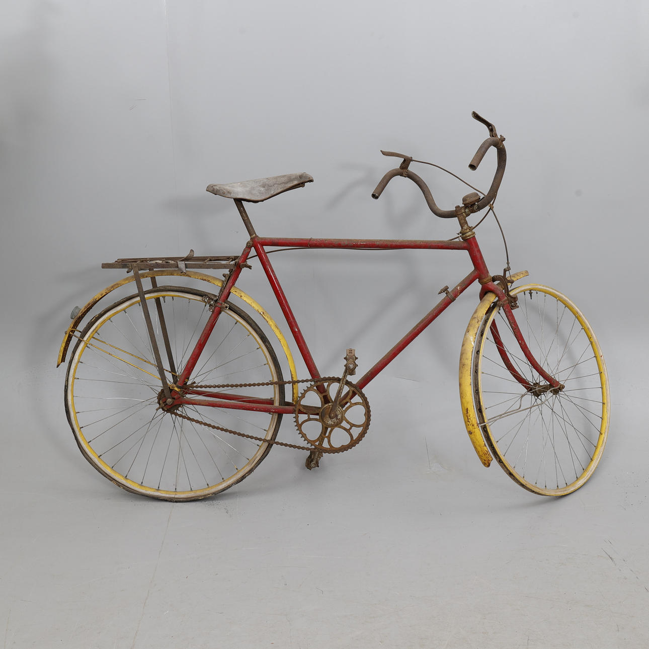 CYKEL Trähjul och bockstyre.