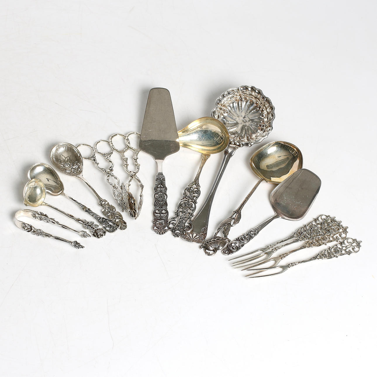 UPPLÄGGNINGSBESTICK, silver, 15 delar, bl.a. Nils Johan Åström, Sundsvall. 1956. Vikt 380 gram.