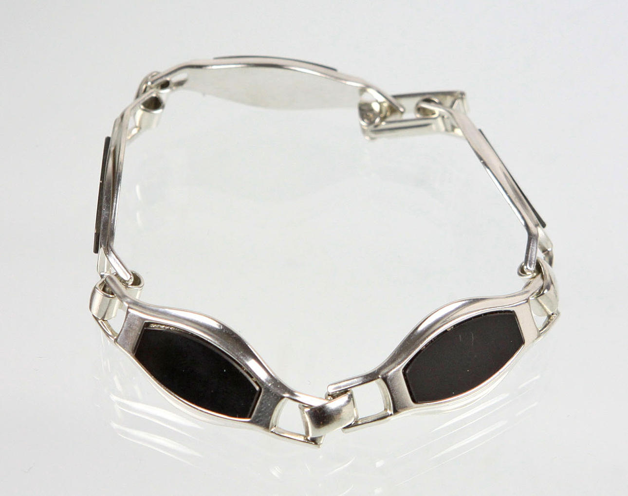 ONYX ARMBAND, ART DECO, SILVER 835.