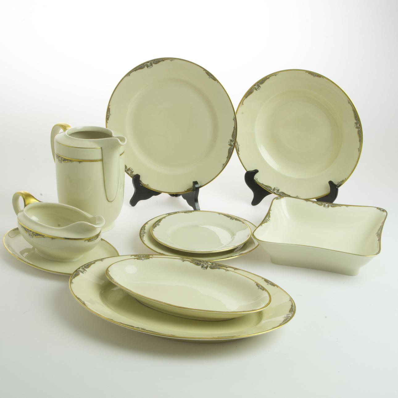 MATSERVIS, 78 delar, "Royal Ivery", KPM, Tyskland.