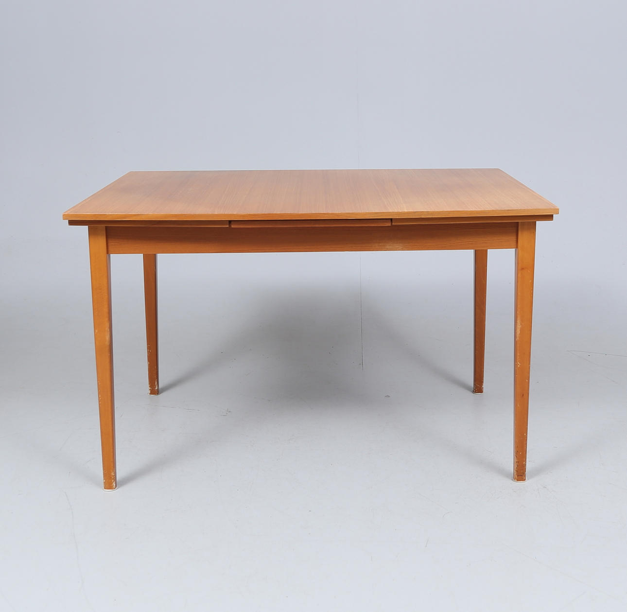DINING TABLE, 1950s/60s.