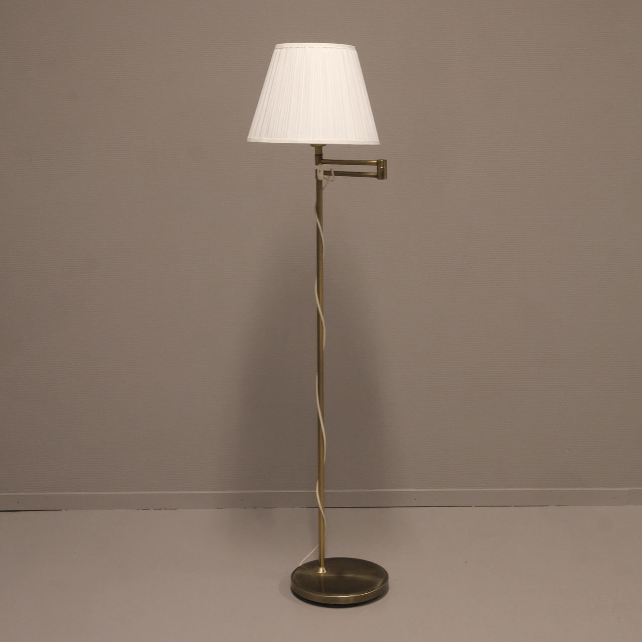 GOLVLAMPA.