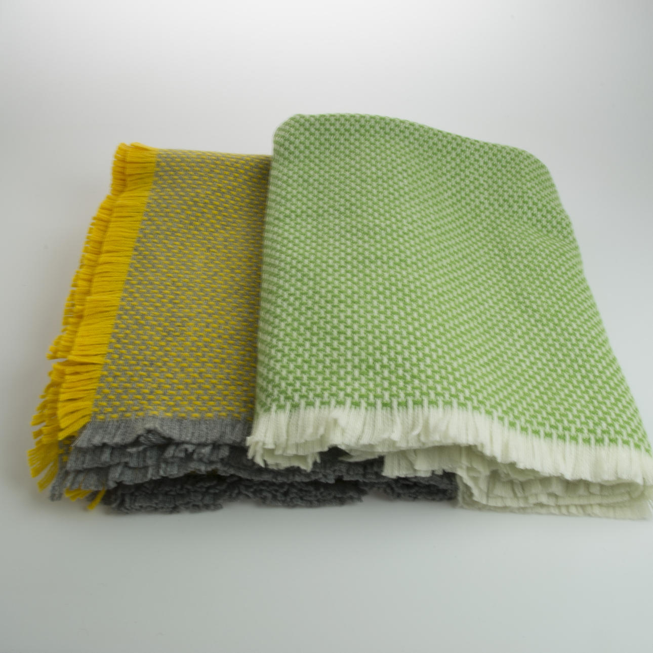 PLÄDAR, 2 stycken, David design.