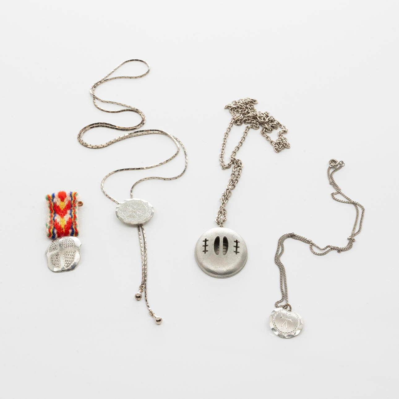 BROSCH & COLLIER, 4 delar, Samesmycken.