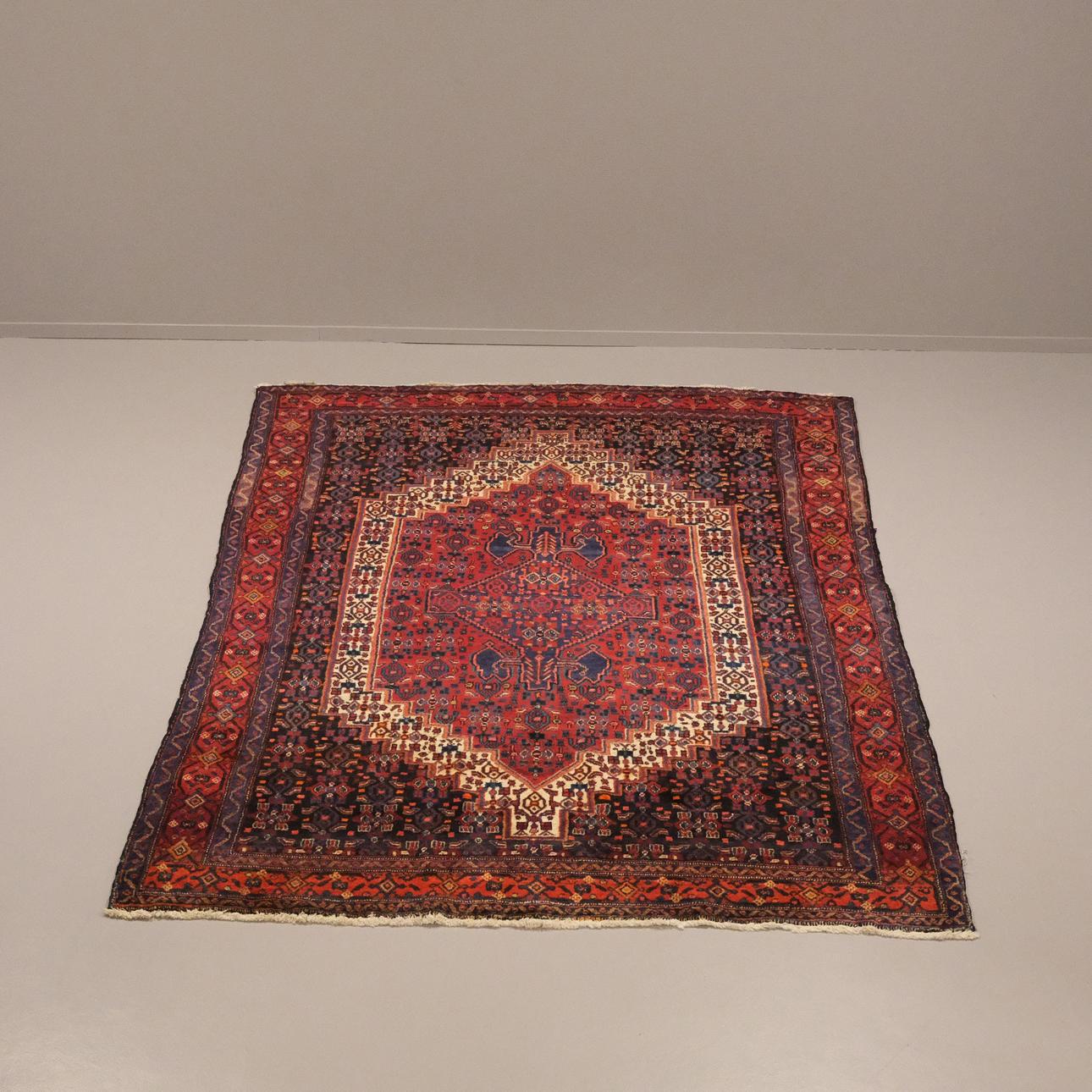 HANDKNUTEN MATTA, ORIENTALISK.
