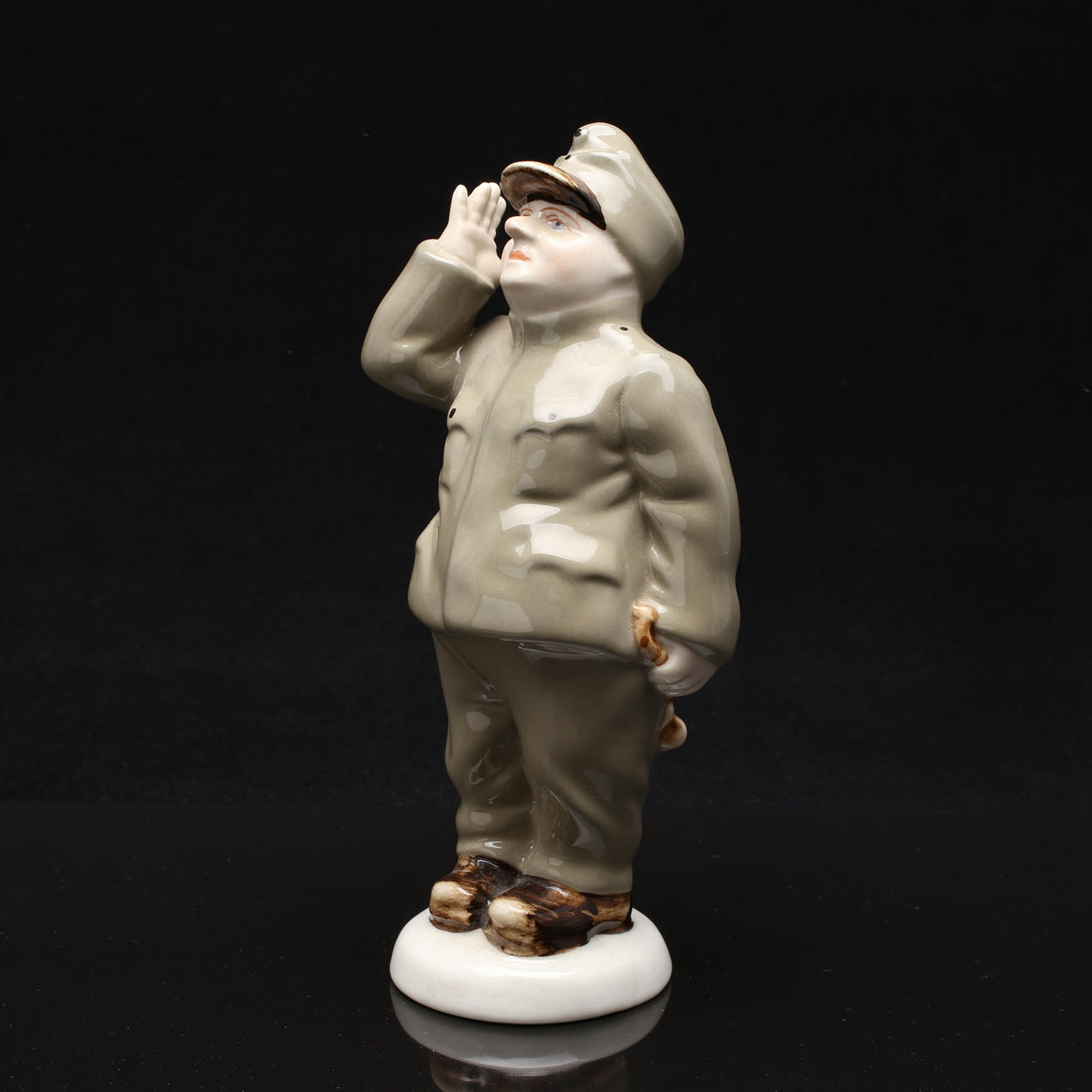 FIGURIN, porslin, Den tappre soldaten Švejk, Royal Dux, Bohemia, Tjeckoslovakien.