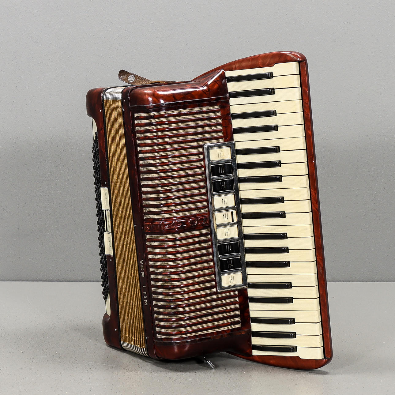 PIANODRAGSPEL. Hohner Verdi IIM.