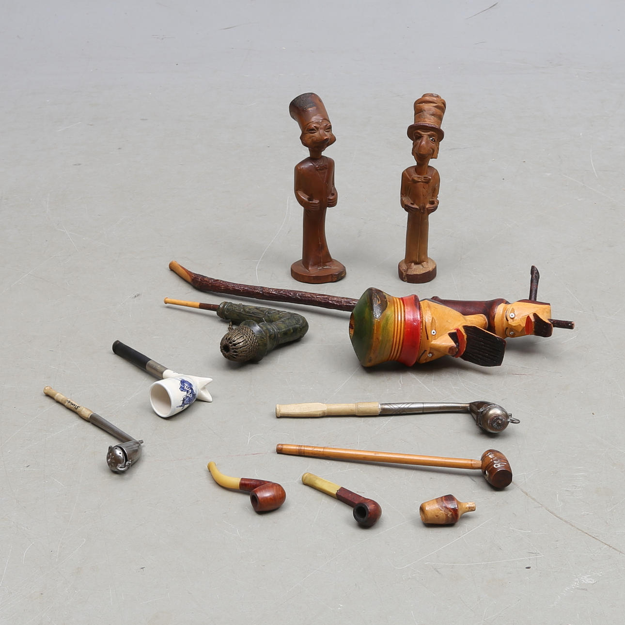 PIPOR, 10 st, trä, keramik, metall och sten, 1900-tal.
