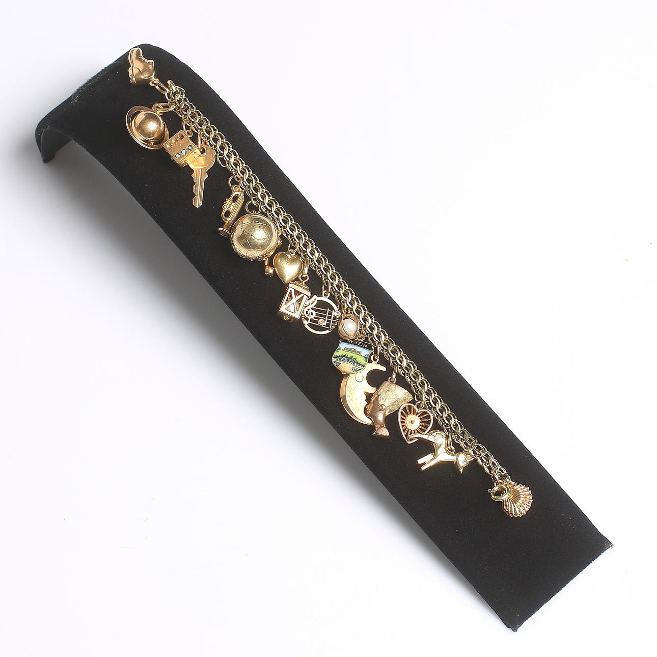 ARMBAND, 14k guld med BERLOCKER, 14/18k guld. 1900-talets andra hälft. Bruttovik 29 gram.