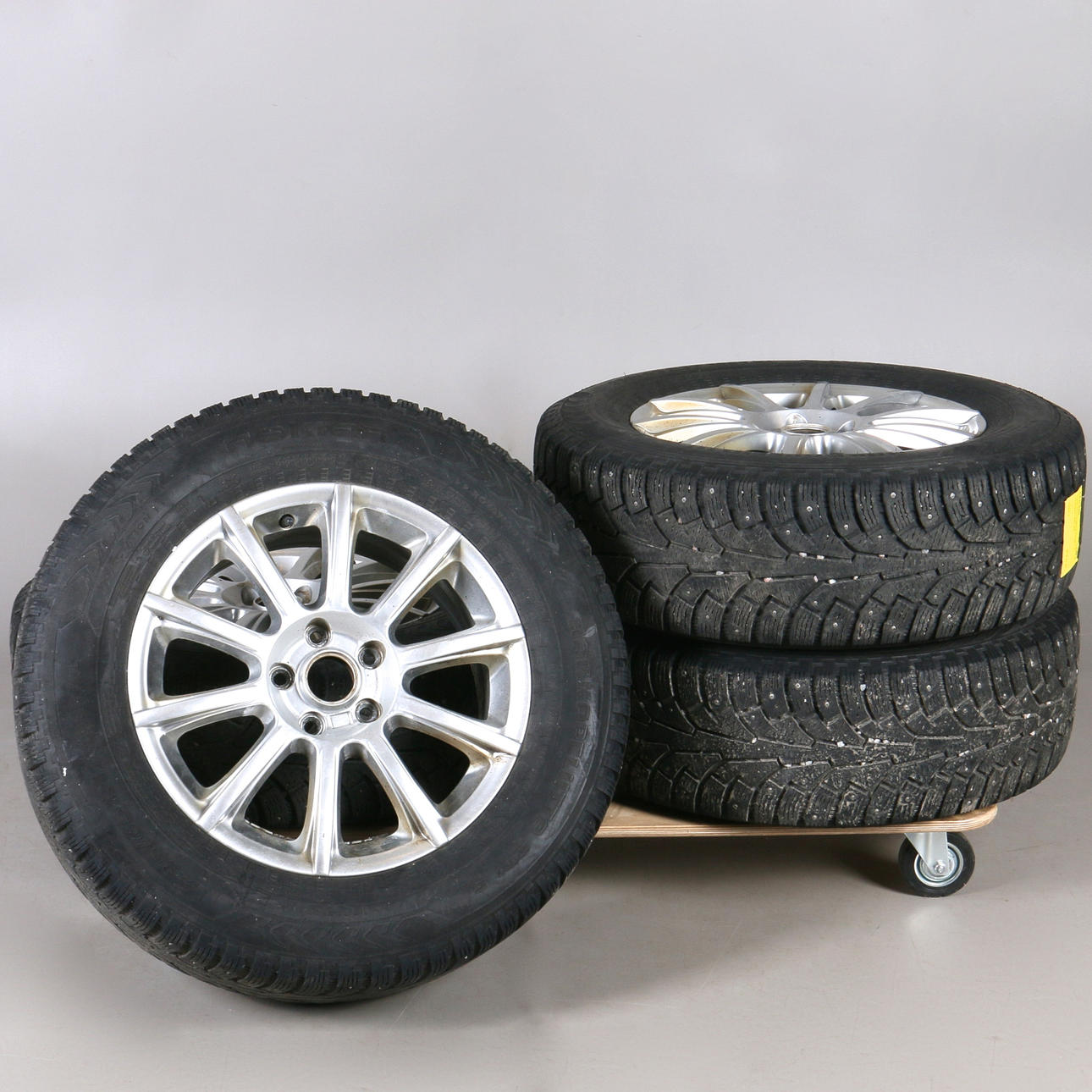 VINTERDÄCK, 4 st. 17", "Nokian Hakkapeliitta 5", dubbade.