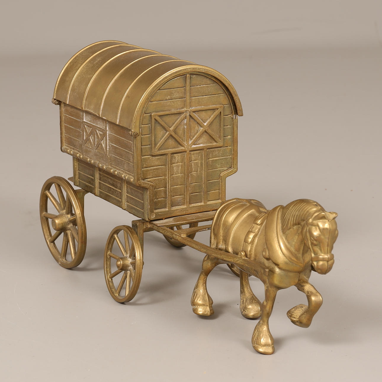 HÄST MED VAGN, mässing, 1900-tal.