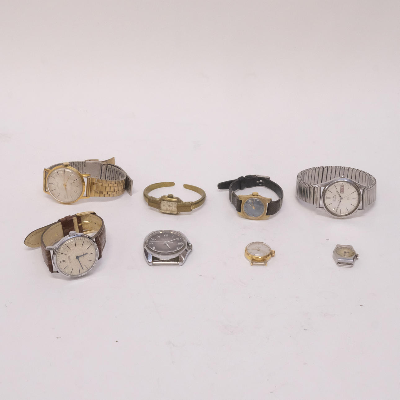 DIVERSE ARMBANDSUR, ÅTTA DELAR.