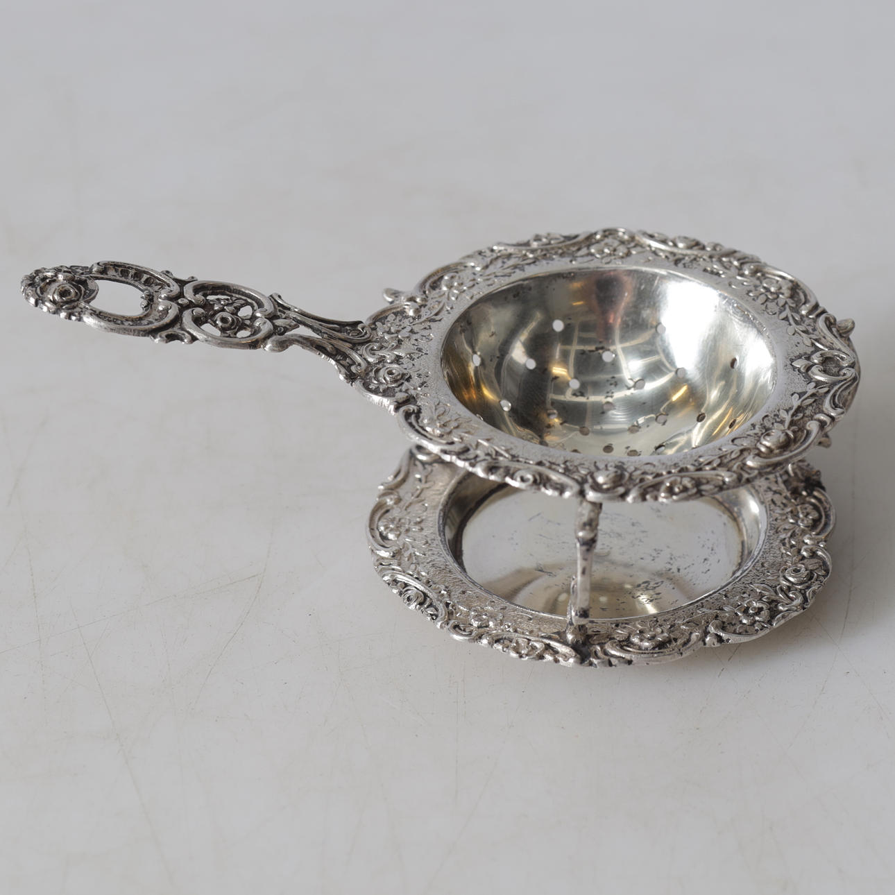 TESIL, med ställ, silver. Totalvikt ca 96,1 gram.