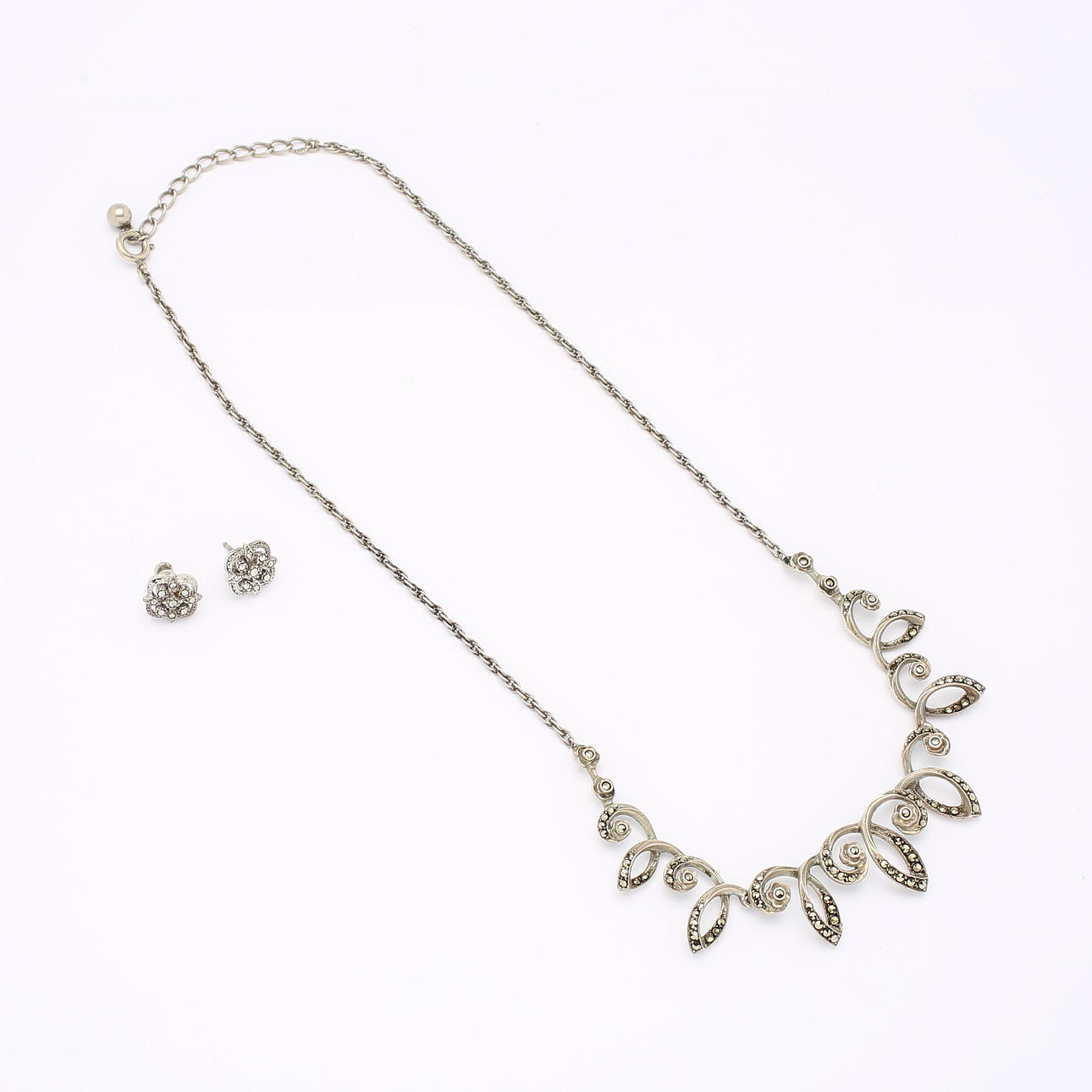 COLLIER samt ÖRHÄNGEN 1 par, silver.