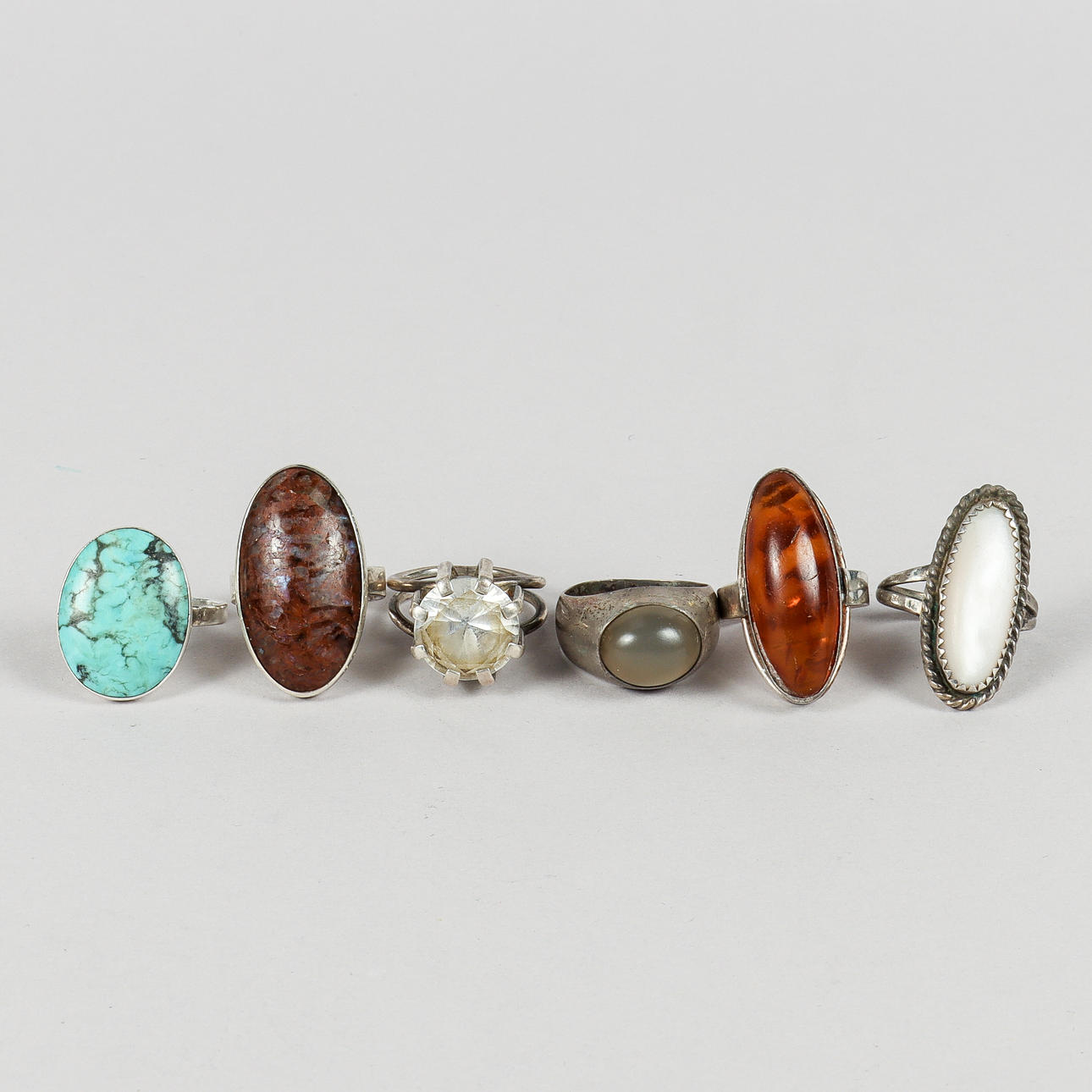 RINGAR 6 stycken, silver med stenar.