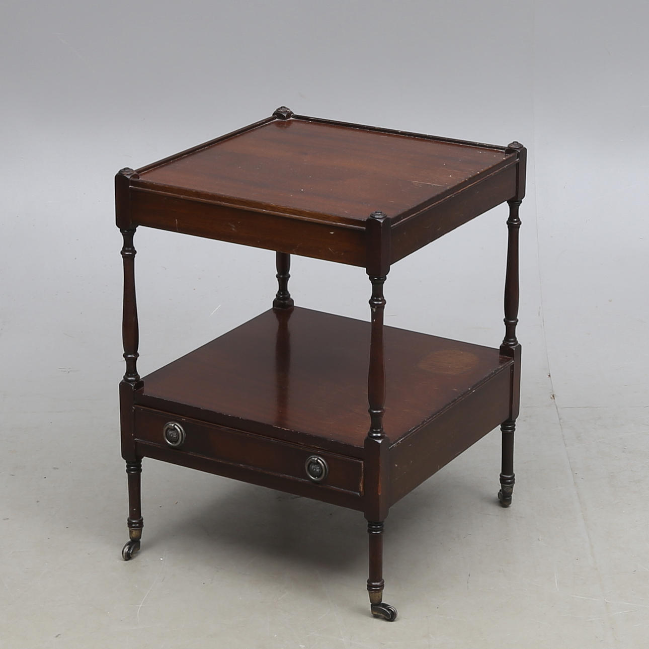 LAMPBORD, engelsk stil, 1900-tal.