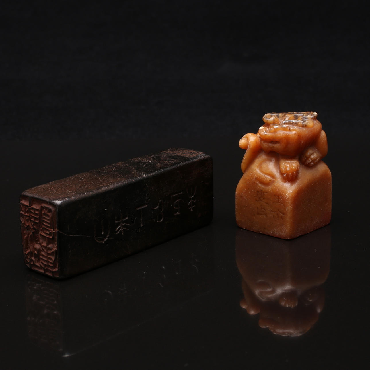 SIGILL, 2 st, soapstone, Kina, antagligen 18/1900-tal.