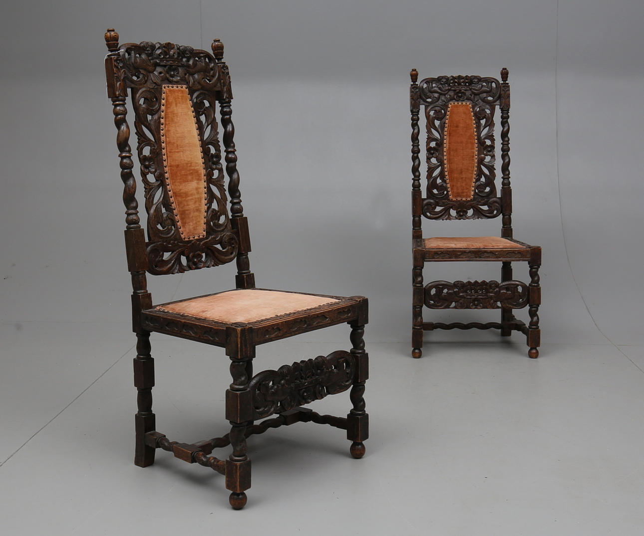 STOLAR, ett par, nyrenässansstil, 1800-talets andra del.